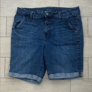 Lane Bryant Classic Blue Bermuda Length Cuffed Jean Shorts Size 18 Jorts Denim